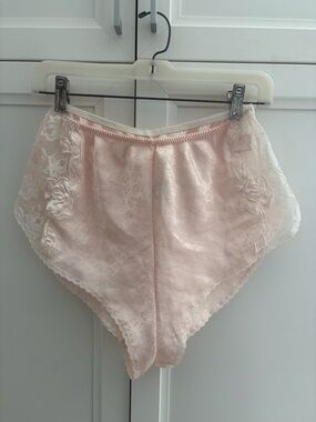 NWOT Natori Lingerie Sleep Shorts Silky Satin Lace , Sz Large